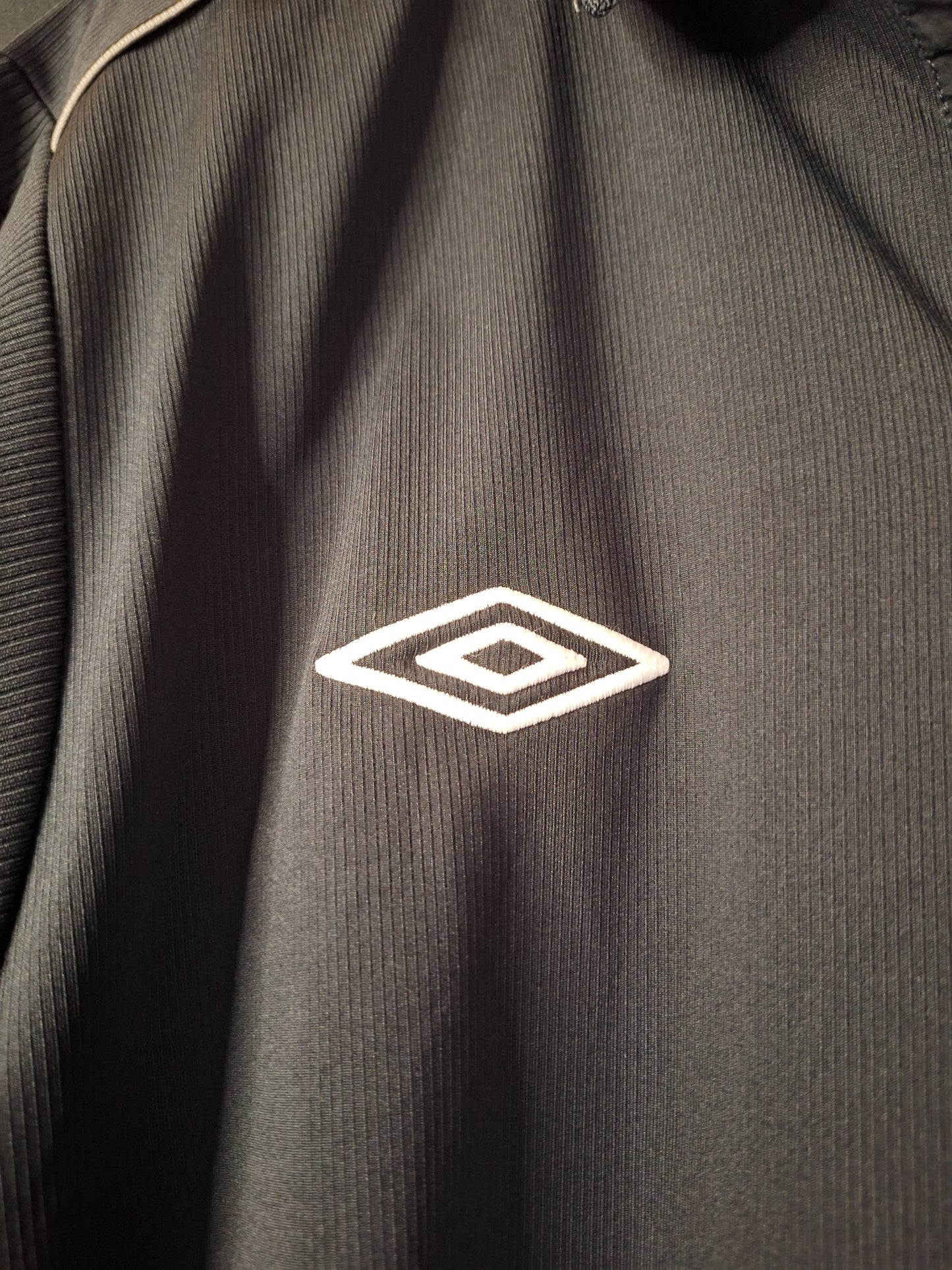 England 2010 Umbro training shirt, XL/XXL