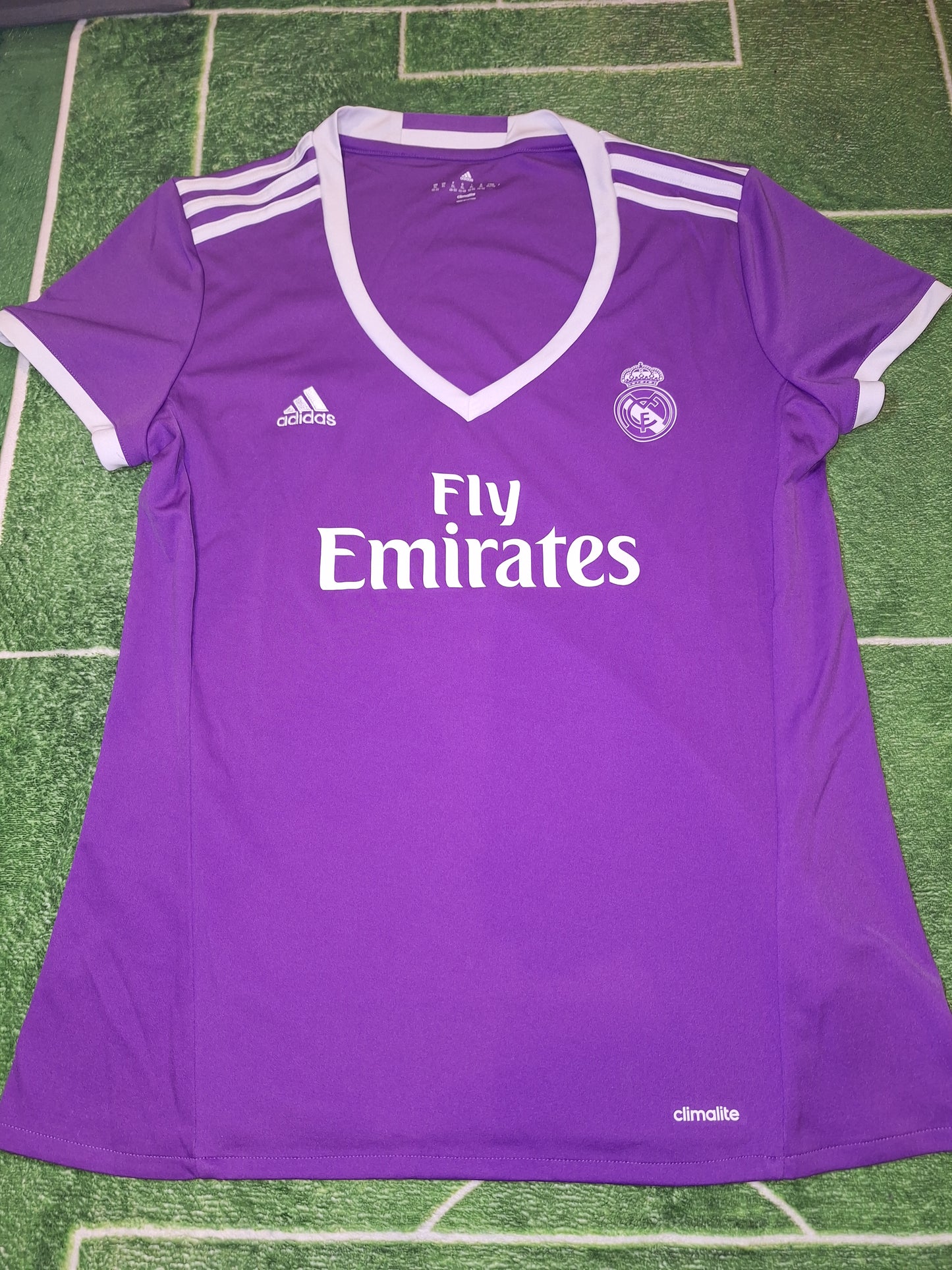 Real Madrid women's 2016-2017 away shirt, XL