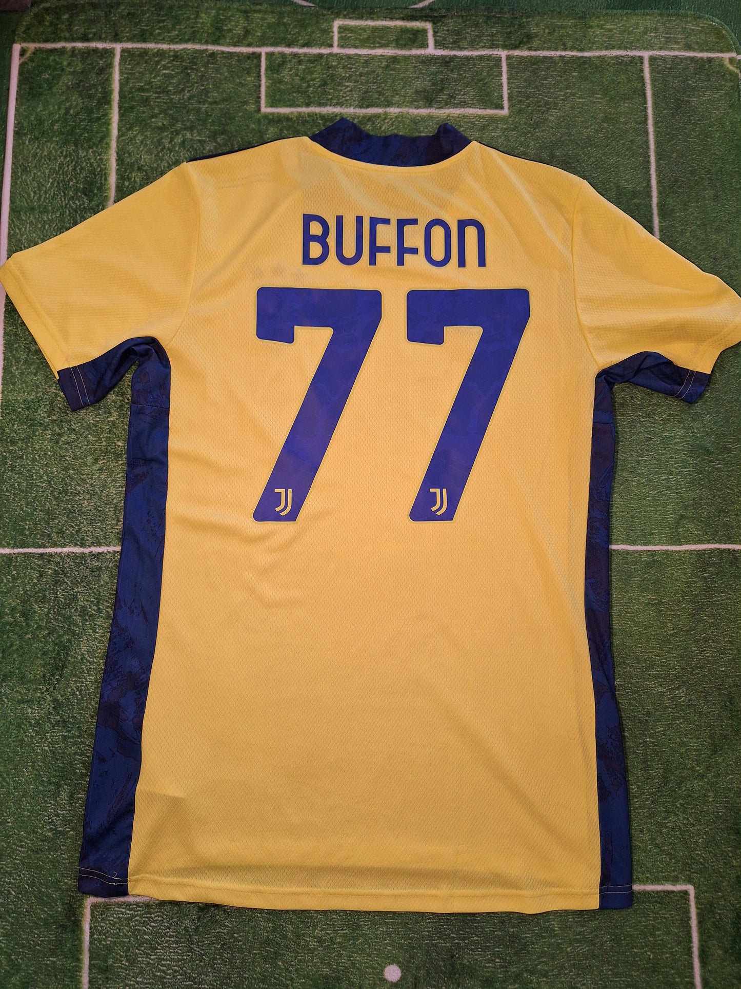 Juventus 2020-2021 goalkeeper shirt, Buffon 77, M