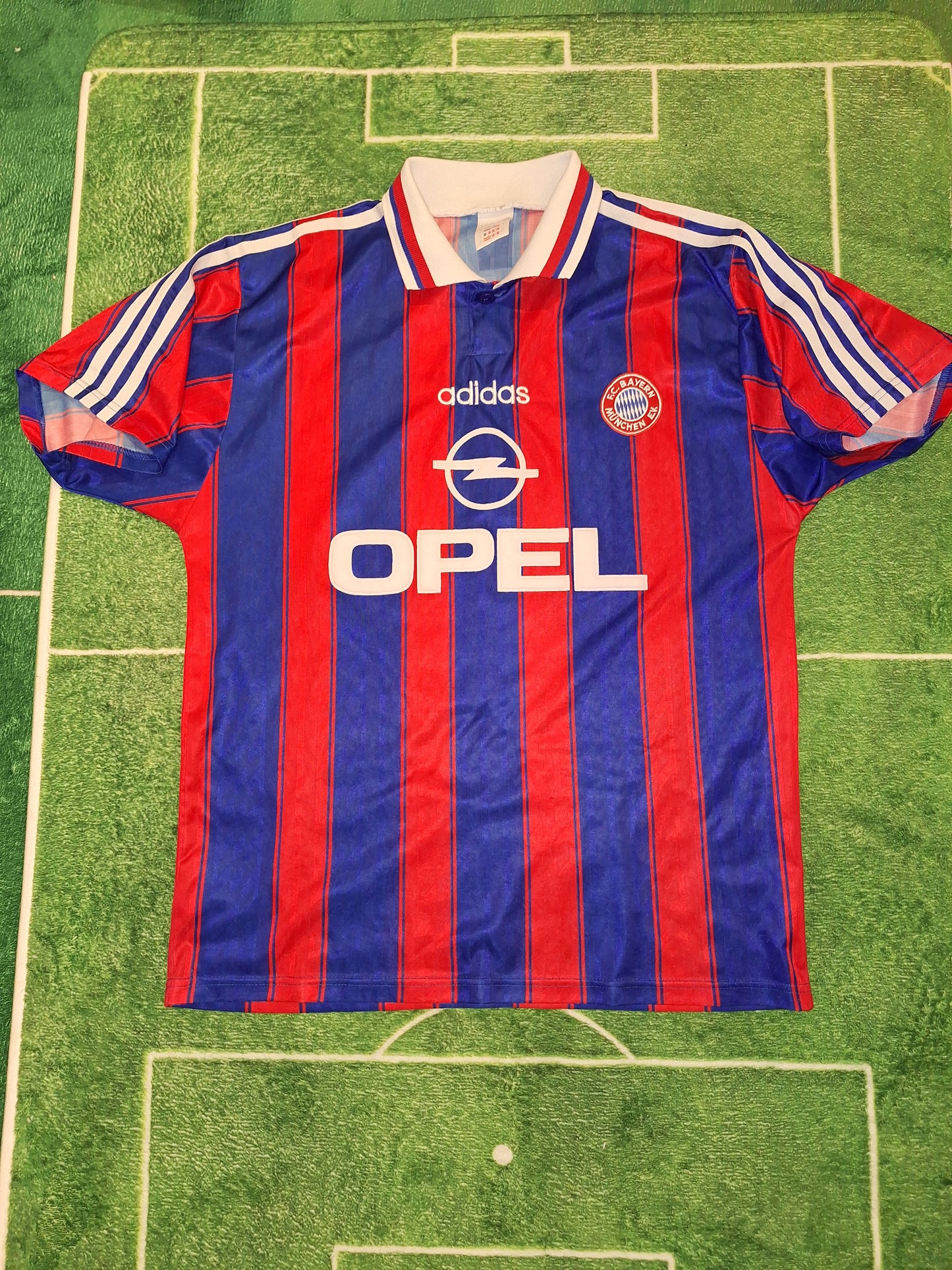 Bayern Munich 1995-1997 home shirt, M