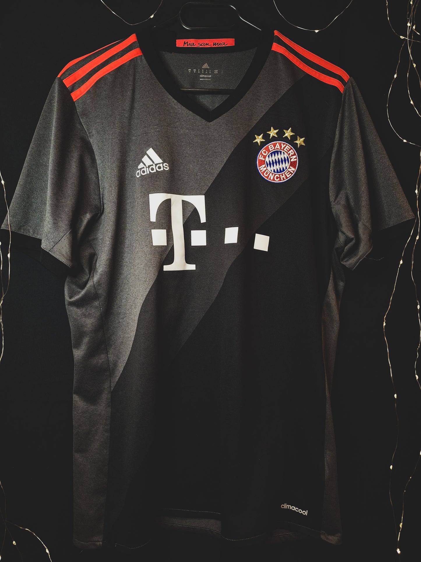 Bayern Munich 2016-2017 away shirt, M