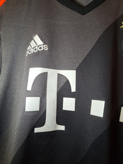 Bayern Munich 2016-2017 away shirt, M