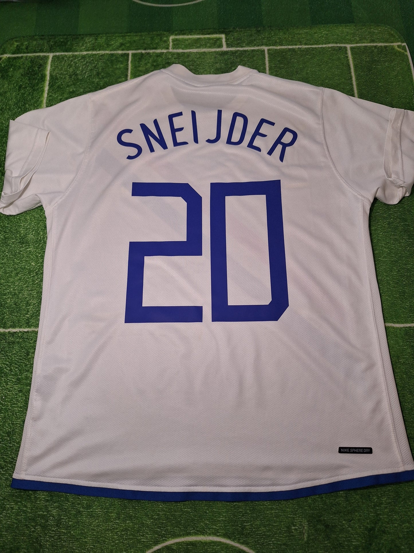 Netherlands 2006 away shirt, Sneijder 20, M (with autograph)