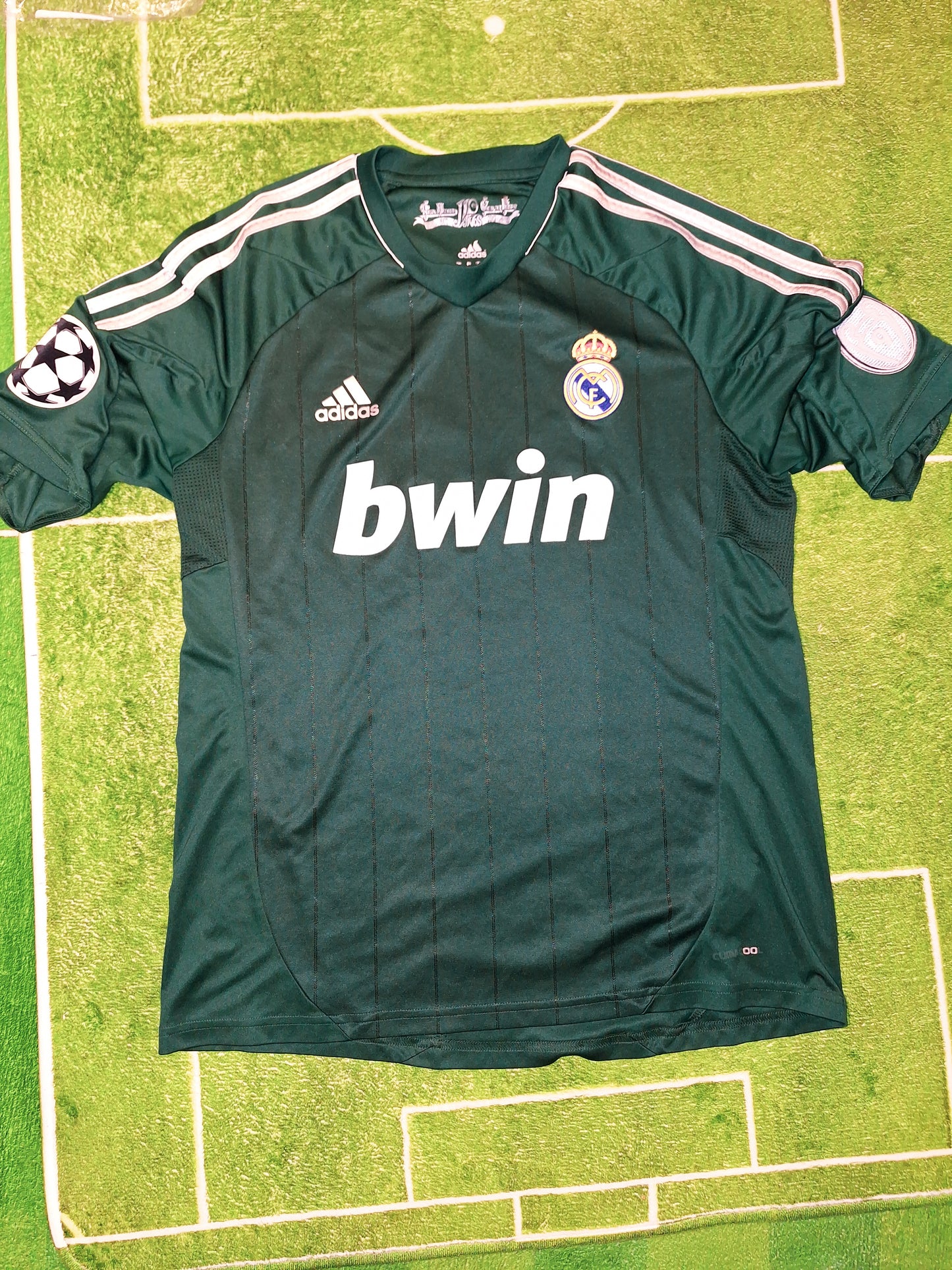 Real Madrid 2012-2013 third shirt, Kaka 8, M