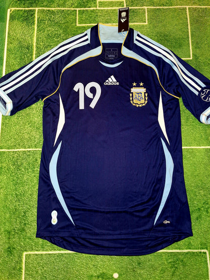 Tricou de fotbal Argentina 2006 deplasare, Messi 19, S