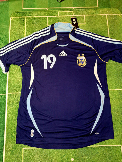 Argentina 2006 away shirt, Messi 19, L