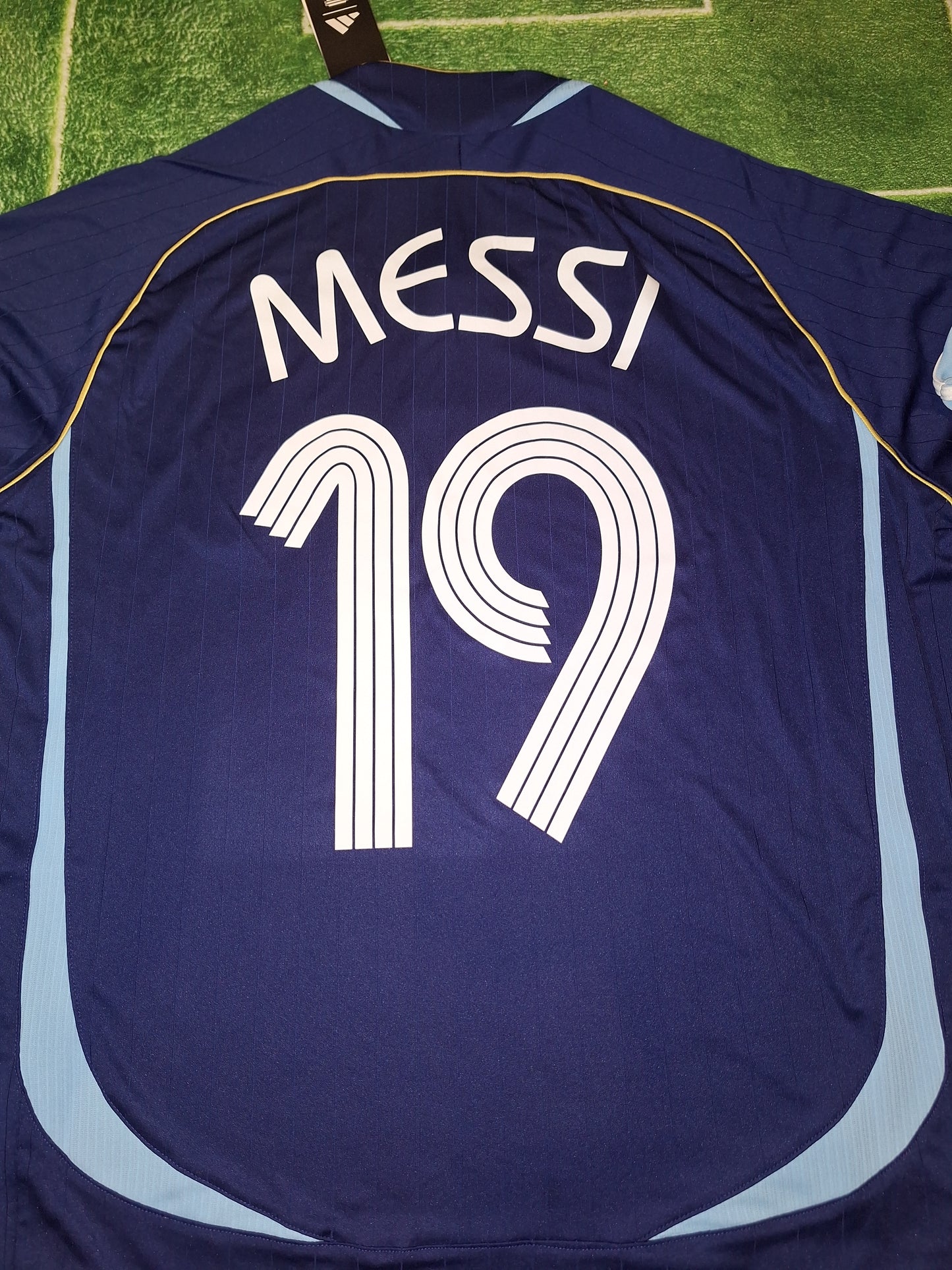 Argentina 2006 away shirt, Messi 19, L