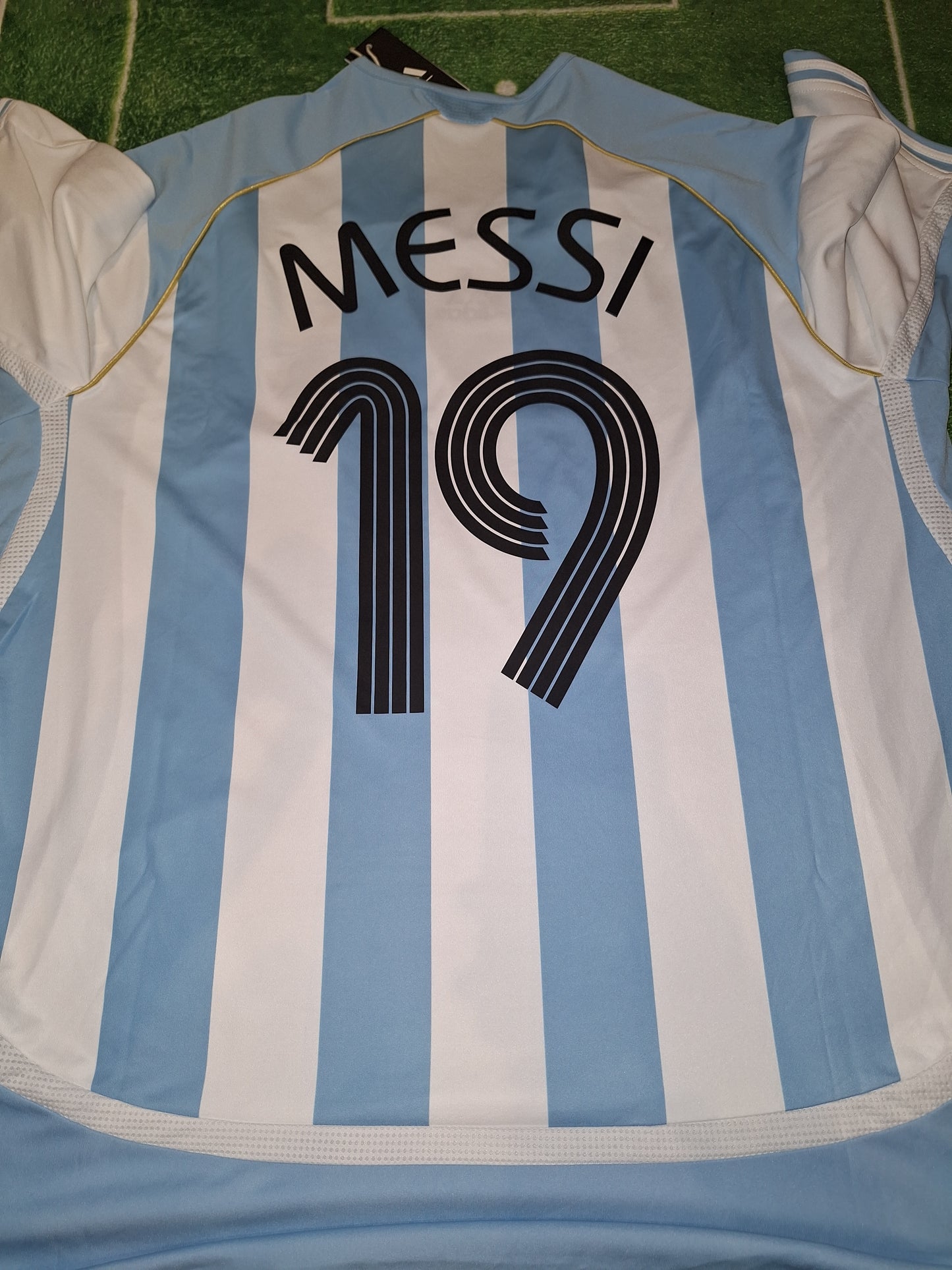 Argentina 2006 home shirt, Messi 19, XL