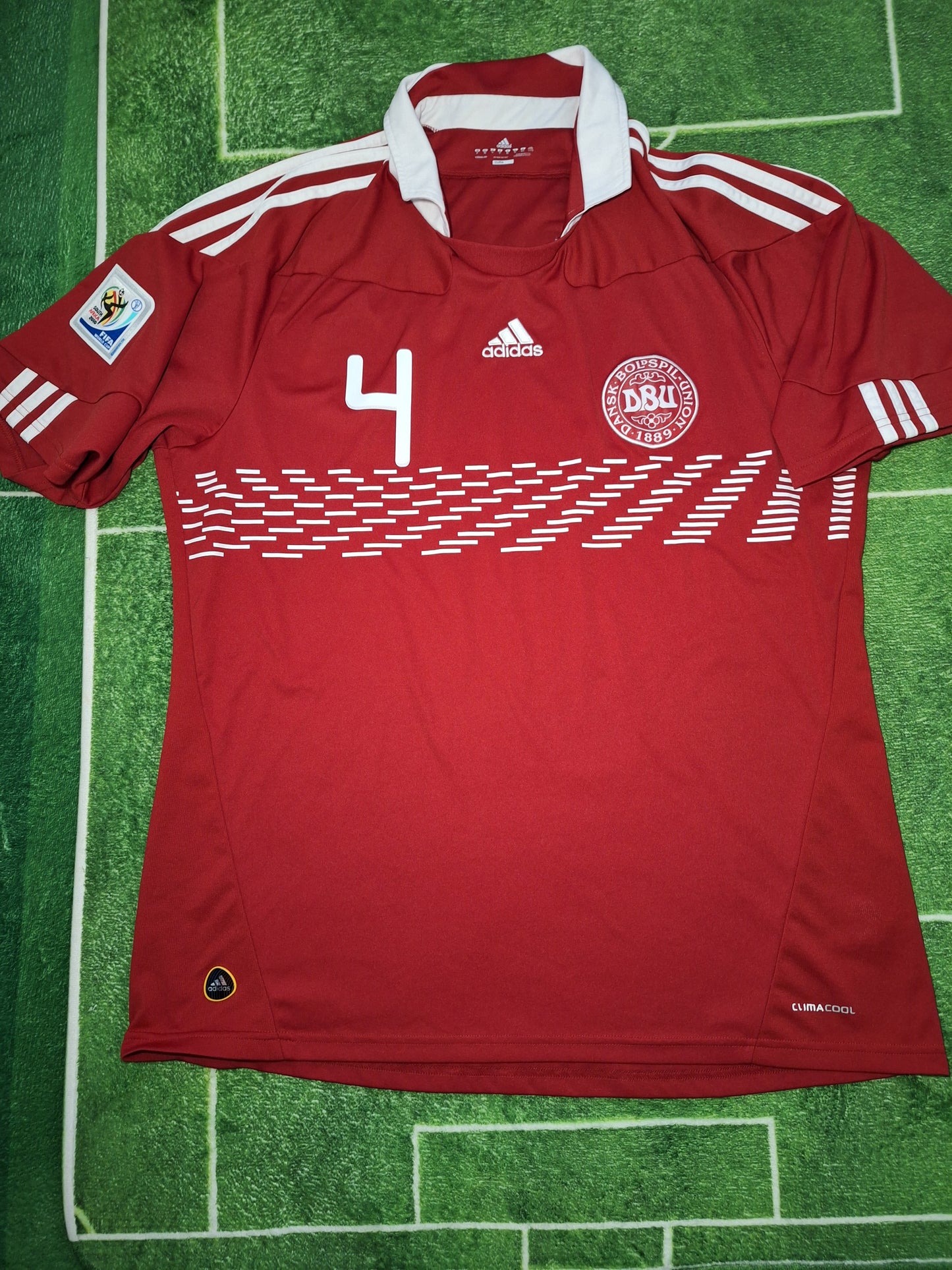 Denmark 2010 home shirt, Agger 4, XL