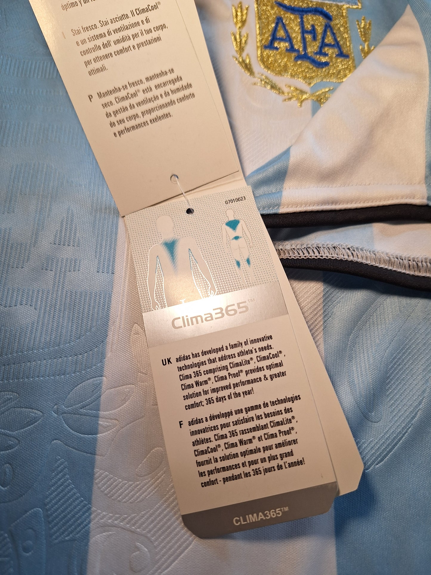Argentina 2008-2009 home shirt BNWT, Messi 18, M