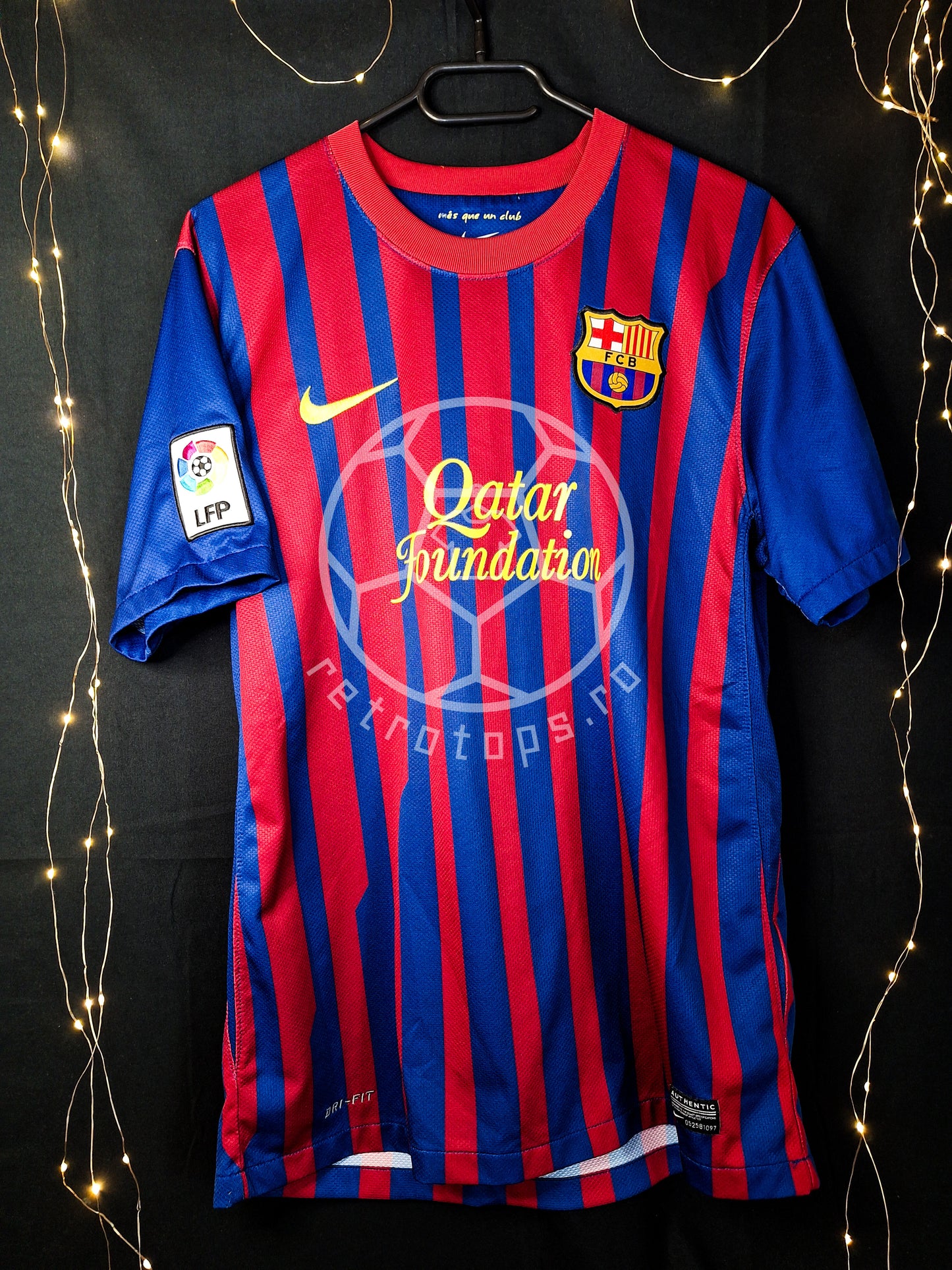 Barcelona 2011-2012 home shirt, Iniesta 8, M