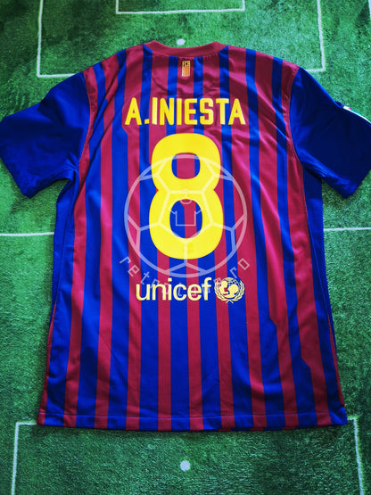 Barcelona 2011-2012 home shirt, Iniesta 8, M