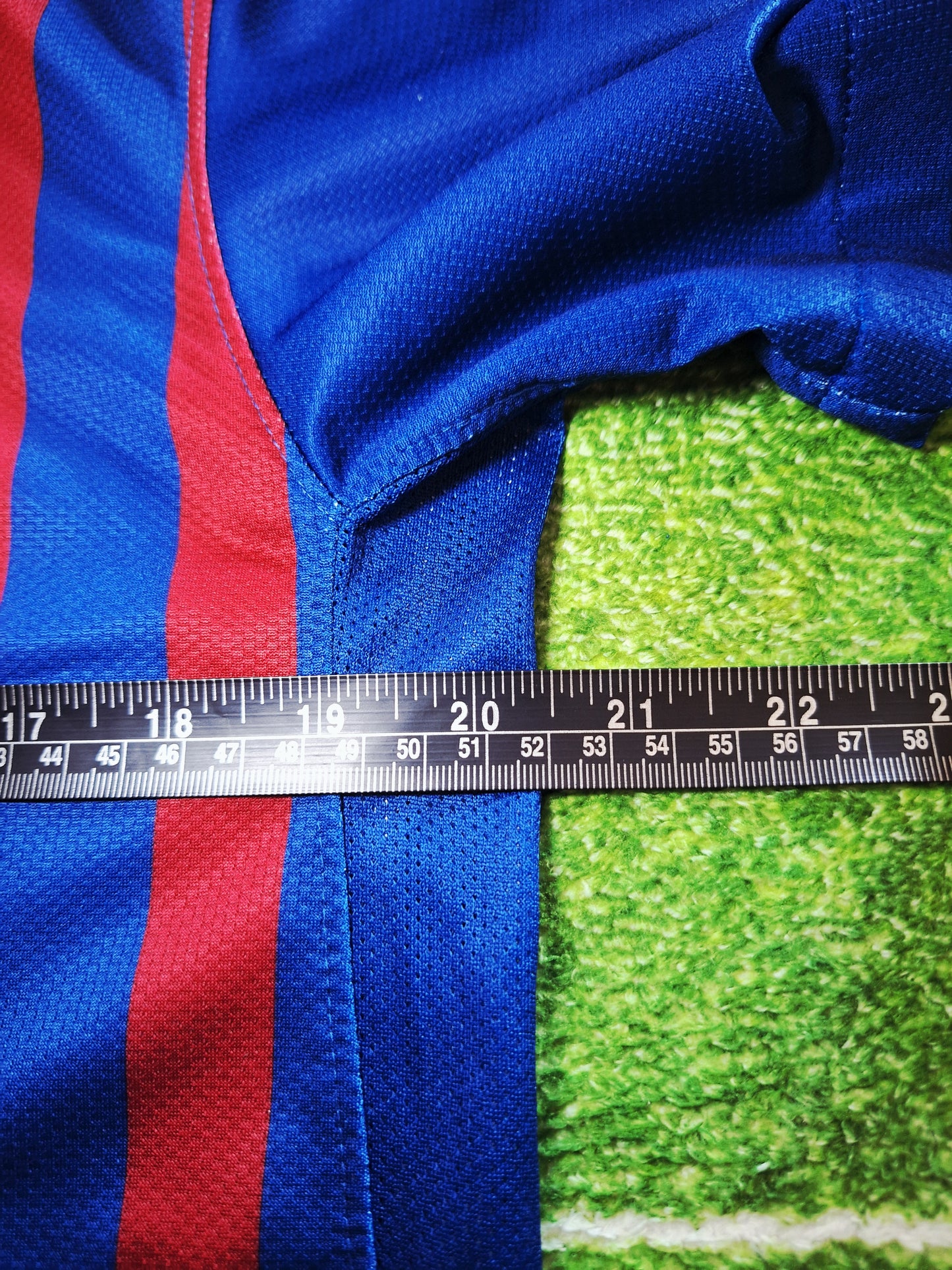 Barcelona 2011-2012 home shirt, Iniesta 8, M