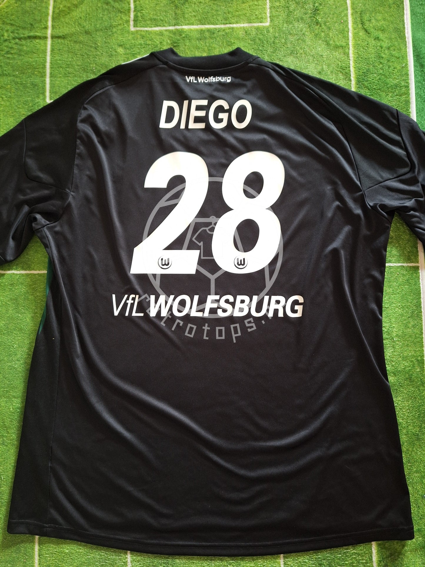 Wolfsburg 2010-2011 away, Diego 28, 3XL