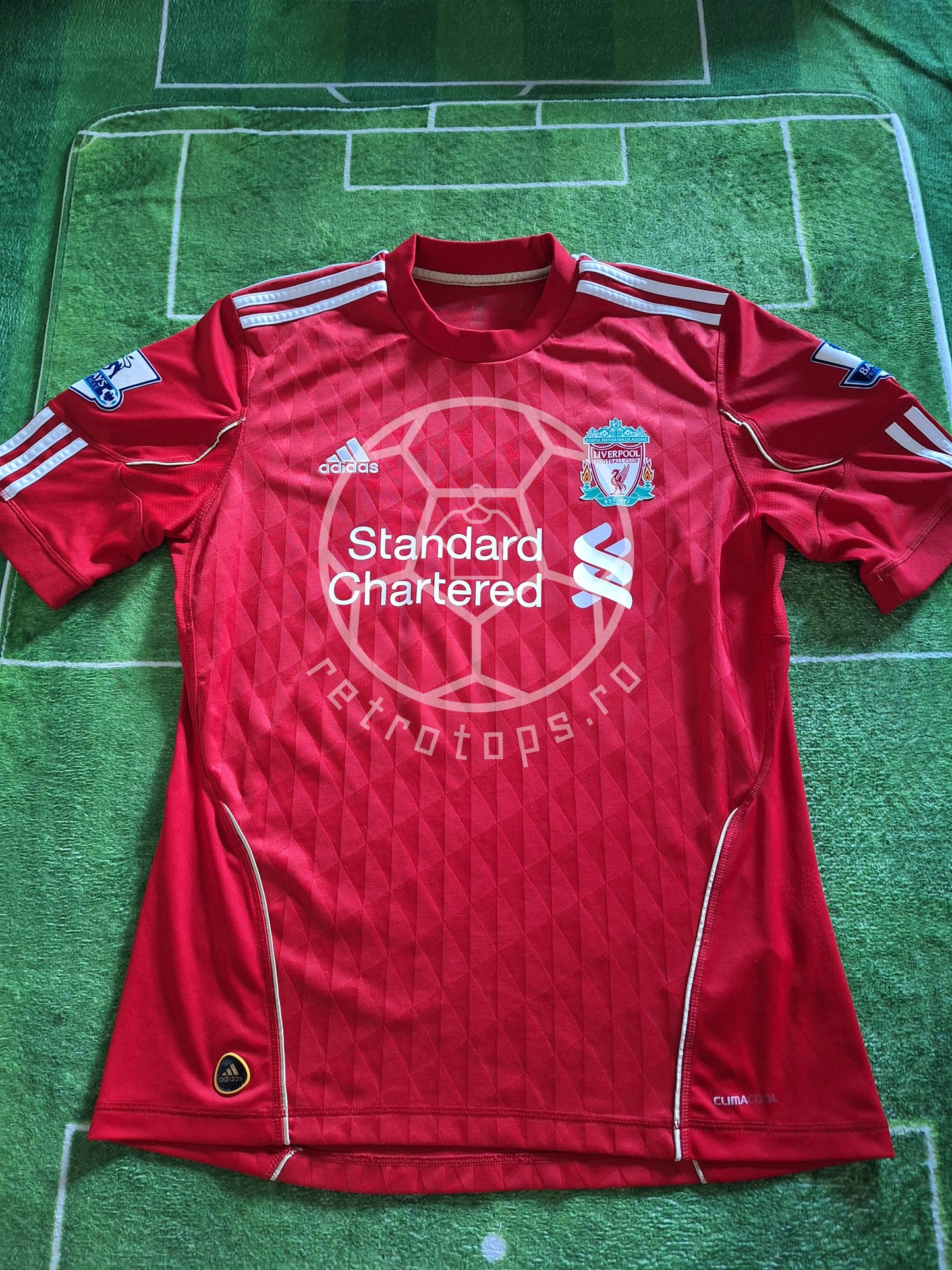 Liverpool 2010-2012 home shirt, Suarez 7, M