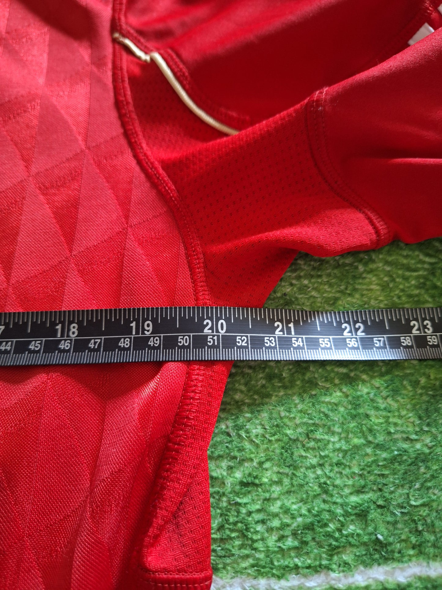 Liverpool 2010-2012 home shirt, Suarez 7, M