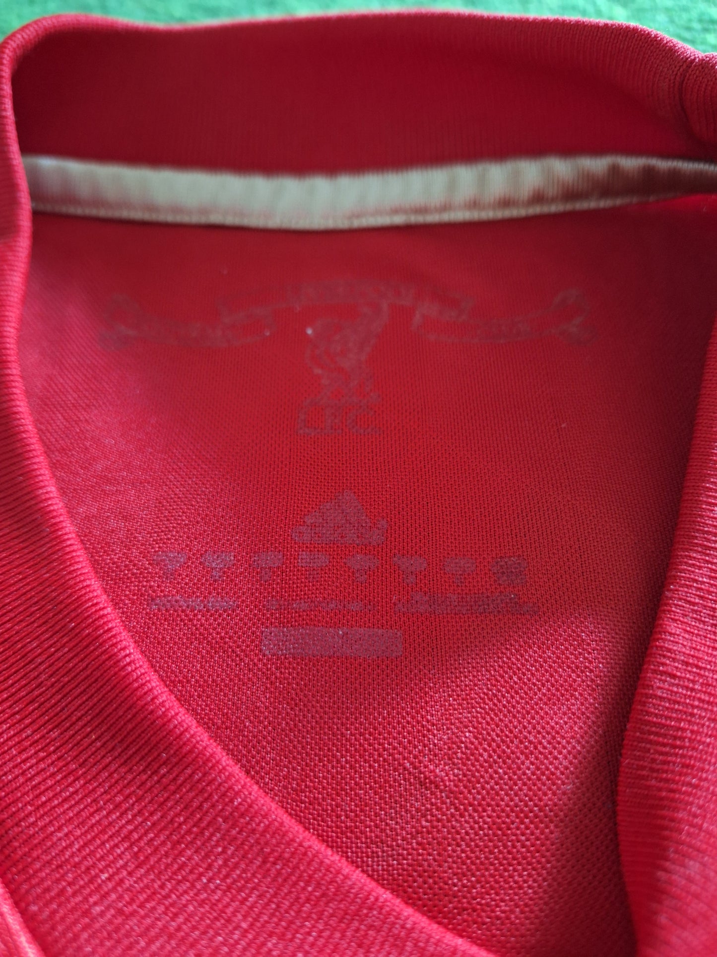 Liverpool 2010-2012 home shirt, Suarez 7, M