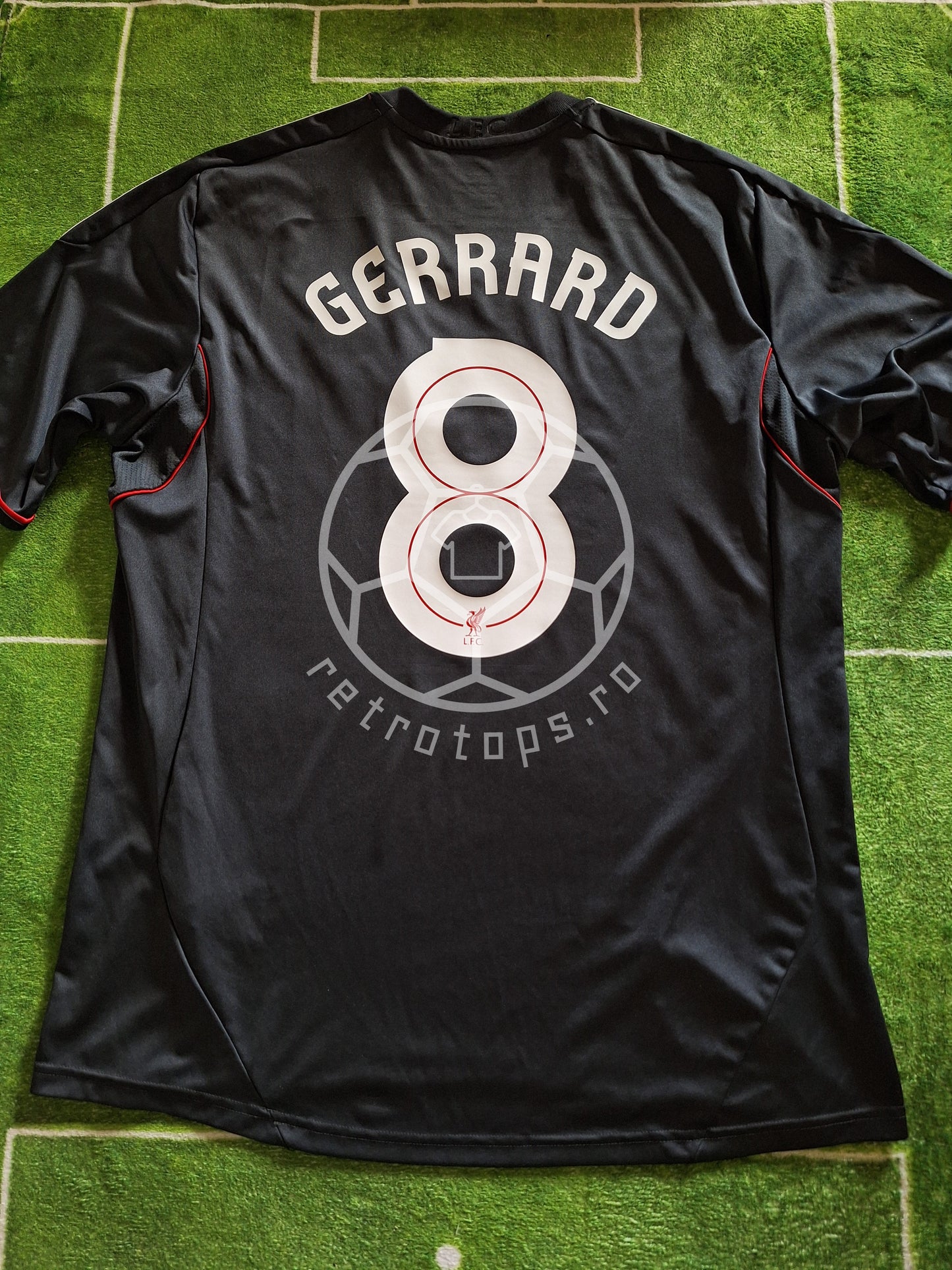 Liverpool away shirt 2011-2012, Gerrard 8, L