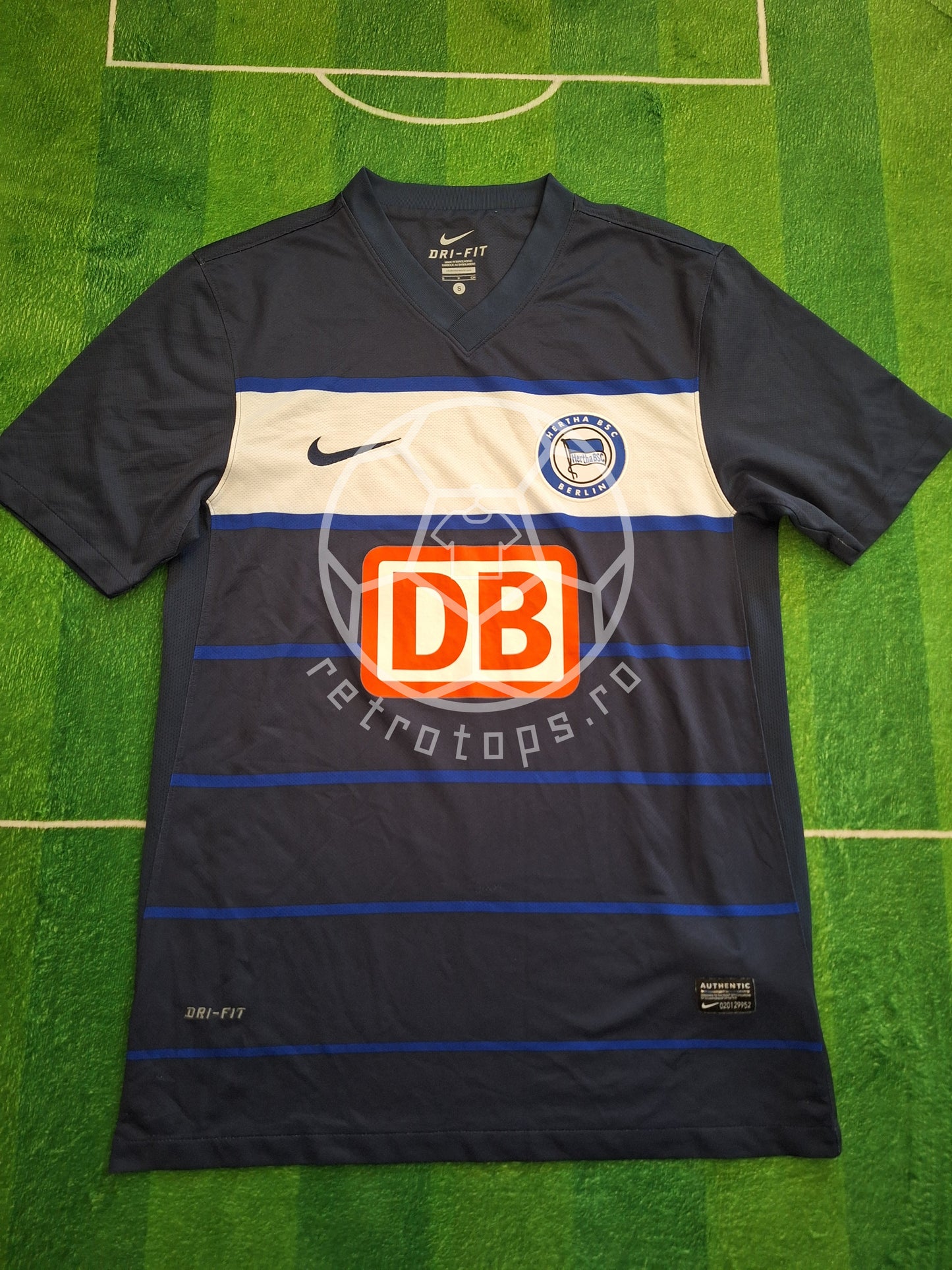 Hertha Berlin 2011-2012 home shirt, S