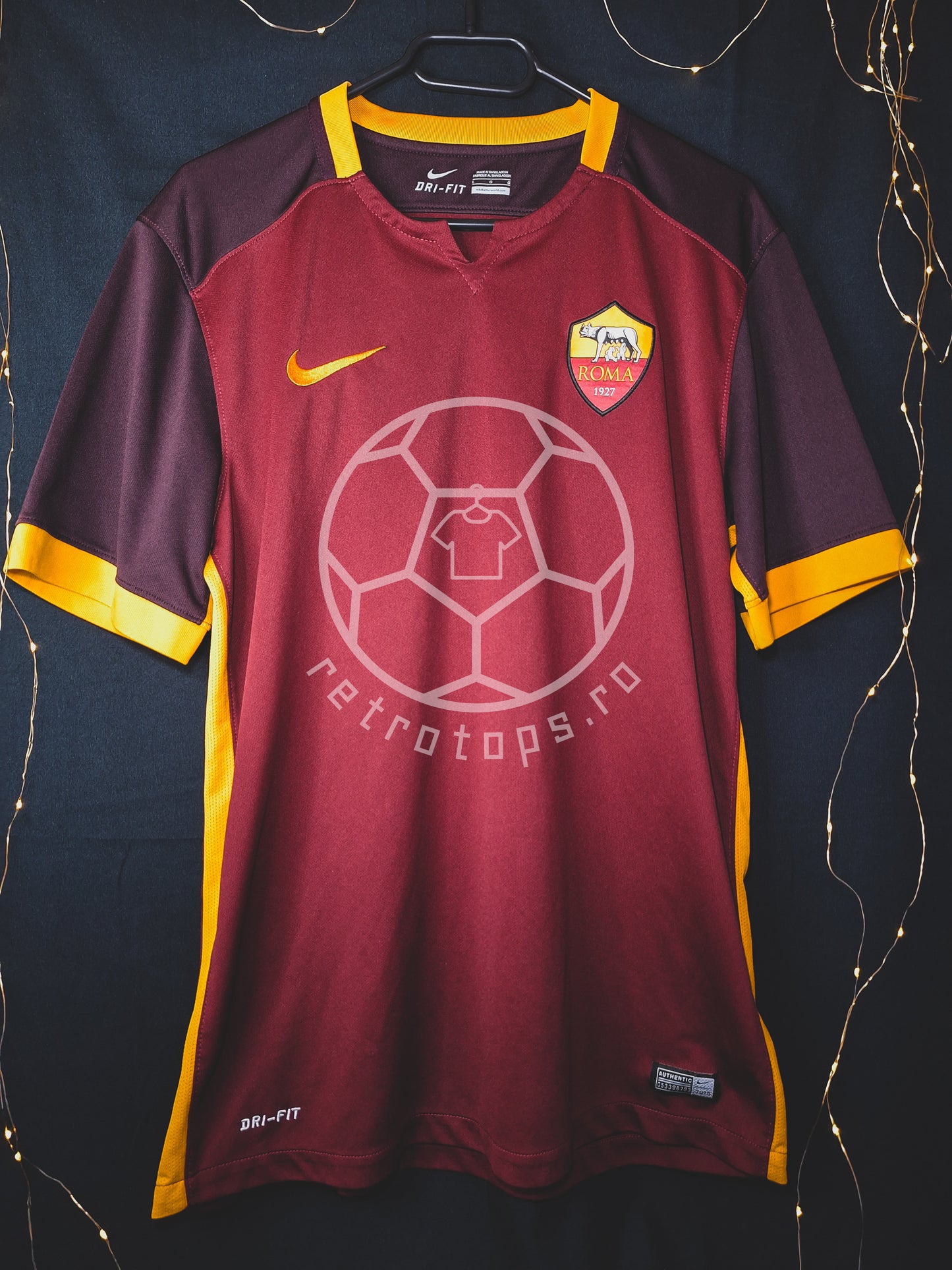 AS Roma 2015-2016 home shirt, Totti 10, L