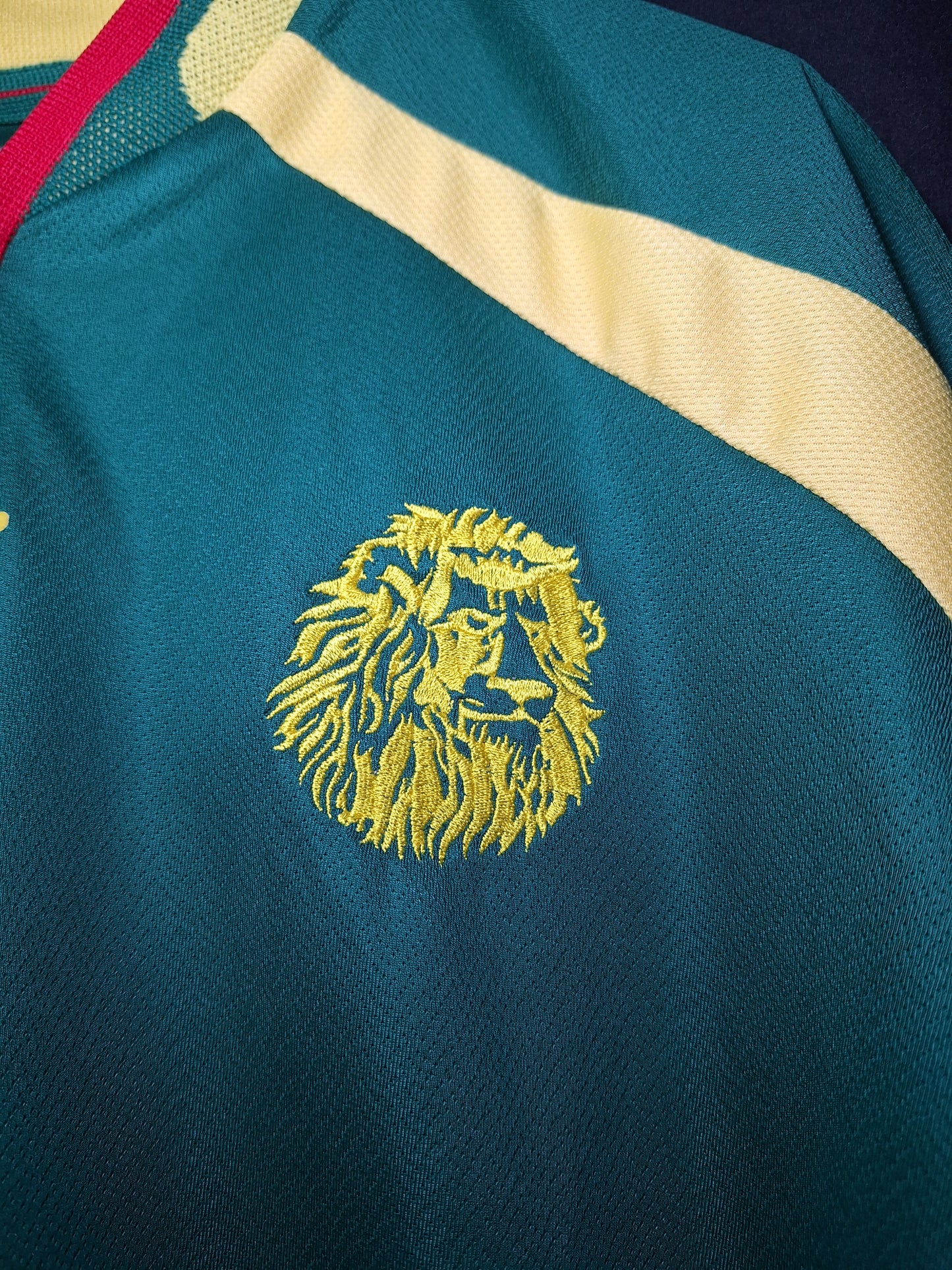 Cameroon 2000 home shirt, Eto'o 9, M